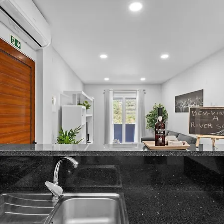 River Side Apartment *